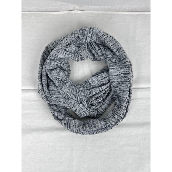 Athleta Infinity Scarf Womens Circle Gray Heathered Warm Athleisure Lightweight - Picture 1 of 3